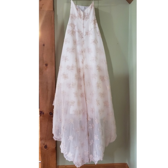 David's Bridal Ivory Lace Wedding Dress with Veil - Picture 2 of 8